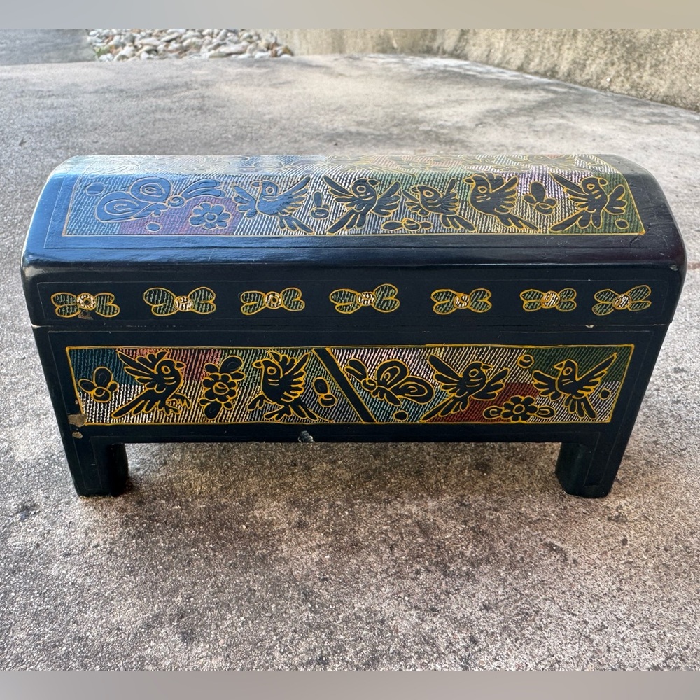 Vintage Handcarved Mexican Olinala Style Wooden Trinket Box with Feet